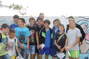 Коллектив художников этой стены и одна местная чиновница )