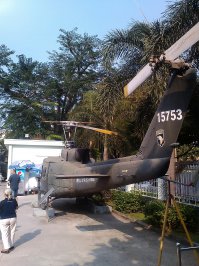 Едте сюда во Вьетнам, ну не Турция конечно и не Европа, но интересного захватывающего с трофеями я вам обещаю, пальмы пляжи, окопы и блиндажи, трофейный танки и вертолеты американцев, легендарная долина реки Меконг... Вьетнамки в аодай, экзотика, и никаких унылых онинклюзив, а джунгли какие, а тысячи гор утопающих по самые макушки в этих джунглях...