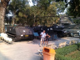 Едте сюда во Вьетнам, ну не Турция конечно и не Европа, но интересного захватывающего с трофеями я вам обещаю, пальмы пляжи, окопы и блиндажи, трофейный танки и вертолеты американцев, легендарная долина реки Меконг... Вьетнамки в аодай, экзотика, и никаких унылых онинклюзив, а джунгли какие, а тысячи гор утопающих по самые макушки в этих джунглях...