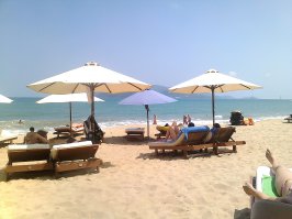 Едте сюда во Вьетнам, ну не Турция конечно и не Европа, но интересного захватывающего с трофеями я вам обещаю, пальмы пляжи, окопы и блиндажи, трофейный танки и вертолеты американцев, легендарная долина реки Меконг... Вьетнамки в аодай, экзотика, и никаких унылых онинклюзив, а джунгли какие, а тысячи гор утопающих по самые макушки в этих джунглях...