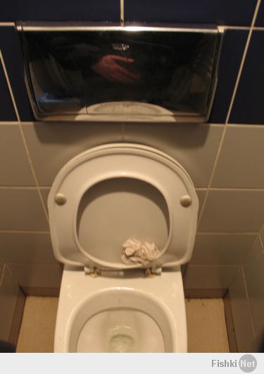 В Макдольдсах в туалетах предусмотрено зеркало для страдающих зеркальной болезнью.