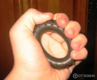 Могу бесконечно сжимать кистевой эспандер. Примерно такой:

Как-то раз в компании решили посоревноваться, кто больше сожмёт. Все сжимали раз по 30-40. Я сжал раз 600, потом всем надоело и уговорили остановиться.