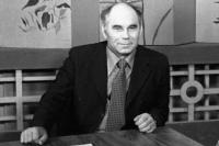 Помните, был второй ведущий передачи? Василий Михайлович Песков. К сожалению кончался в прошлом году.