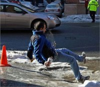Что за мода пошла так тротуары делать? Зимой в гололёд много людей падают в таких местах. И не надо говорить, что мол якобы для инвалидов-колясочников, ни разу я не видел инвалида на коляске без сопровождающего.