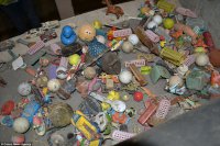 Такое впечатление, что либо они играют в гольф на толчке, либо едят эти мячики