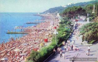 кто-то явно не был на пляжах в позднем СССР:
1.Сочи. 2.Ялта. 3.Юрмала 4.Одесса - всё сер. 70х - конец 80х