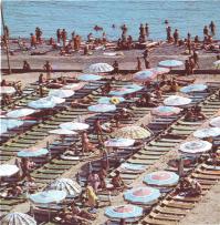 кто-то явно не был на пляжах в позднем СССР:
1.Сочи. 2.Ялта. 3.Юрмала 4.Одесса - всё сер. 70х - конец 80х