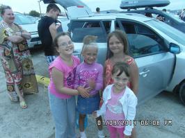 Переправа Керчь-Кавказ 2014. Детишки все  сразу перезнакомились, весело играли, носились среди машин - будто они в лабиринте... После того, как мы сошли на берег моя дочь сказала: "Мам, там так весело, мы еще приедем кораблик ждать?". Стояли сутки...