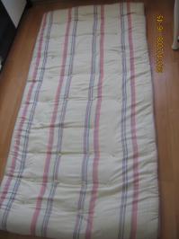 Вот бюджетный вариант спальни! А 32 эуро это *****...