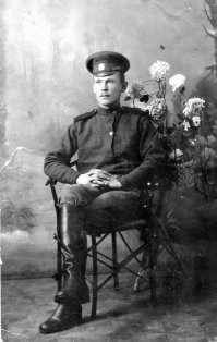 Выложу про своего деда. 
1916 - вольноопределяющийся. Полтора года на первой мировой.
В гражданскую - против большевиков. Были причины. Потом это скрывал.
В 1941 -  по доносу был осуждён, объявлен врагом народа, приговорён к расстрелу, но  успел уйти на фронт добровольцем. Погиб в 1944-м. Вот его фото (1916 г.) и копии наградных листов.