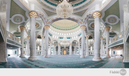 красиво, но что то маловата она для "одна из самых больших мечетей Европы и мира"!!!
по крайней мере на фото так выглядит....
наша не меньше, мне кажется. 
просто придирка к словам, ничего более!!!