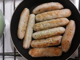 Недавно делала нечто подобное только не из грудок, а из филе бедра, а еще я их немного обжарила потом.