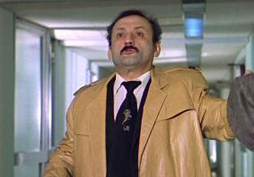 Смотришь на некоторые архитектурные шедевры и на ум приходит сцена из фильма "Чародеи", когда Фарада ходил по коридорам и кричал: "Люди!!!!!. ;)
Не заблудиться бы.