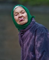 Можно и костылем (сумкой) люлей отхватить