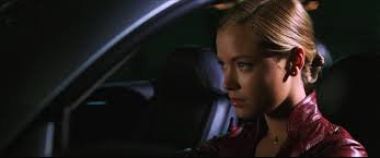 Девушке надоело слушать полицейского