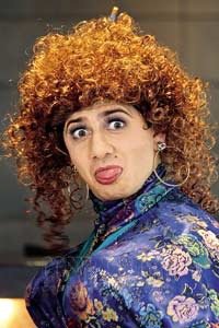 Развелось куча суши баров, суши чем меньше, тем лучше, т.к. при укусе разваливаются, у нас такие делают, что порви еб@ло, а вообще как хотите так и жрите:)