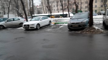 уже выкладывал тут, но повторюсь.....Москва... жильцы ближайшего дома выехали по своим делам.....