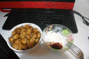 Заценил. Обжарил с чёрным перцем. Аджика от друзей из Абхазии, сметана с магаза. Еще добавил прованских трав.
Первый же тык вилкой нахрючил на стол пельменями, от чего пришлось их хватать руками и быстро есть. Пока не извалялись! 
Спасибо.