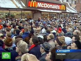 Класс. Я дочку проворонил сфоткать с лимоном. Теперь внуков буду сторожить.  Парень глухой вообще в афиге. Круто.
А про китайских детей, вспомните