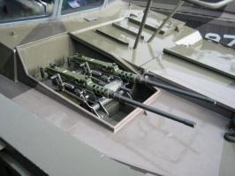 больше заинтересовало фото: шведский многоцелевой катер проекта Strb 90H (CB90) со спаренными пулеметами на баке