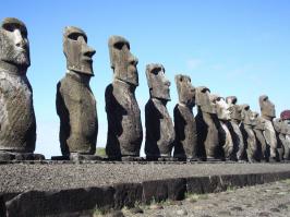 эти что ли тела? а кто сказал, что там только головы?