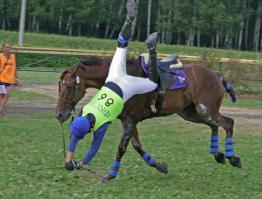 Наездница против мотоцикла