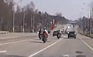 че-то описание бредовое.. вот хрен, который почти с правой обочины юзом ушел на встречную.. стандарт..