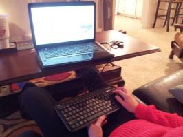 Тут лень даже может быть и не причем, - я сам так делаю, просто на ноуте не функционируют некоторые клавиши, а чинить дорого, вот дешевле клавиатуру и юзать...