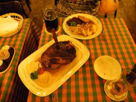 Прага, "У чаши" "Вепркво колено" 1.8 кг (естественно с костью)