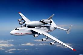 Видел ее летящую... нес бураном, а что то типа топливного бака Энергии было.
Бак был такой маленький на ее фоне.