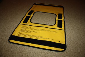 можно тупо куртку повесить и в карманы положить что нить тяжелое (пару ключей больших) и вешать надо примерно в центре, чтоб ни тому ни другому не прилетело, либо купить уже готовый