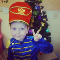 Патриотичненько так)) Ну и попенок конечно отпад!!