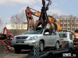 Ну вообще по умному Нива проехала большую часть дороги, а Lexus только начал въезжать, ему и уступать как бы...