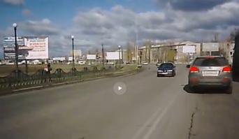 Ну и где здесь 4 ОБОЗНАЧЕННЫХ полосы? Я наблюдаю только ОДНУ полосу в ОДНОМ направлении. Это раз. Запрет был на поворот или на разворот на дорогах, имеющих более одной полосы движения, а на видео было движение по дороге, на которую он уже повернул, но никак не разворот или поворот по ЭТОЙ дороге. Так что если вы утверждаете, что дорога имеет 2 и более полосы, то это не запрещает скутеристу движение ПРЯМО по этой дороге.