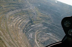 А как же наш коркинский разрез? Длина ~ 3 км Ширина ~ 2,5 км Глубина - более 500 метров. он самый глубокий в Евразии и второй по величине в мире