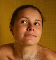 мне 26. вообще не пользуюсь косметикой. без фотошопа. даже веснушки видно.