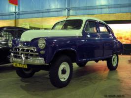 Тогда уж логичнее ГАЗ М72: полный привод, высокий клиренс 4 двери, кузов удлиненное купе