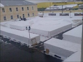 эх, туда бы двух наших солдат и ...