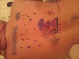 А моя дочь на мне рисовать любит )).