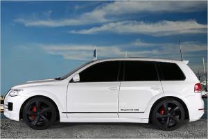 Каюсь! Беленькую перепутал. 

Сейчас это как конструктор - перед/зад и рубашки меняют, немного внутренности другие, а мотор и кузов остаются прежними.

Узнать лекго по форме дверей, стыкам, форме кузова, дизайну салона.