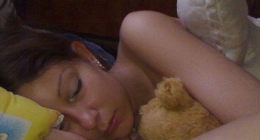 Девушка на первом фото!! Это она?!