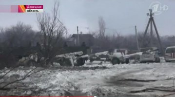 Трофейная техника ВСУ захваченная ополченцами на одном из блокпостов под Углегорском (сообщается о 6 пушках "рапира"):