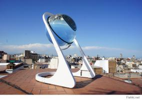 С таким пафосом "Изобрести" в 21 веке обыкновенную линзу - это талант!