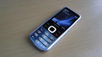 Поддерживаю автора полностью, когда мне показывают новый айфон, с довольным видом и словами "смотри че купил ^_^", я обычно просто отвечаю "ммм прикольно". Обычно я даже не впадаю в полемику, и не спрашиваю с издевкой "чем он хорош?", потому-что прекрасно знаю ответы... Это так называемые заложники бренда, и это касается не только телефонов. Но ИМХО это приводит в восторг только их. Просто ценности у людей разные. И очень хороший пример тут приведен, уж лучше беспонтовый коттедж для себя и семьи на сэкономленные деньги, чем дешевый понт в виде айфона.
P.S. АЙФОН НЕ ПАНАЦЕЯ
P.S. к миллиардерам данный пост не относится))