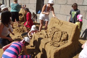 Прошлым летом всем семейством поучаствовали в фестивале песчаных скульптур