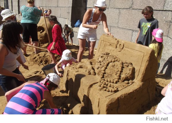 Прошлым летом всем семейством поучаствовали в фестивале песчаных скульптур