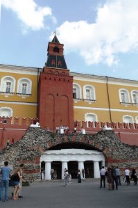 Москвичи, подскажите, этот грот и раньше тут был? Прошлый раз в Москве был в начале нулевых, так что-то его не помню...