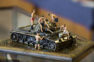 Мне одному показалось, что это похоже на запрещенный у нас парад?