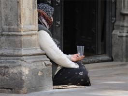 В 36-ти российских регионах на среднестатистическую семью (двое работающих родителей и двое детей-иждивенцев) приходится менее 10 тысяч рублей в месяц.