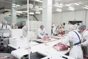 Ничего не упустили между 4 и 5 картинкой?
На 4 - сырое красное мясо.
На 5 - бежевая субстанция, похожая на варёный фарш.